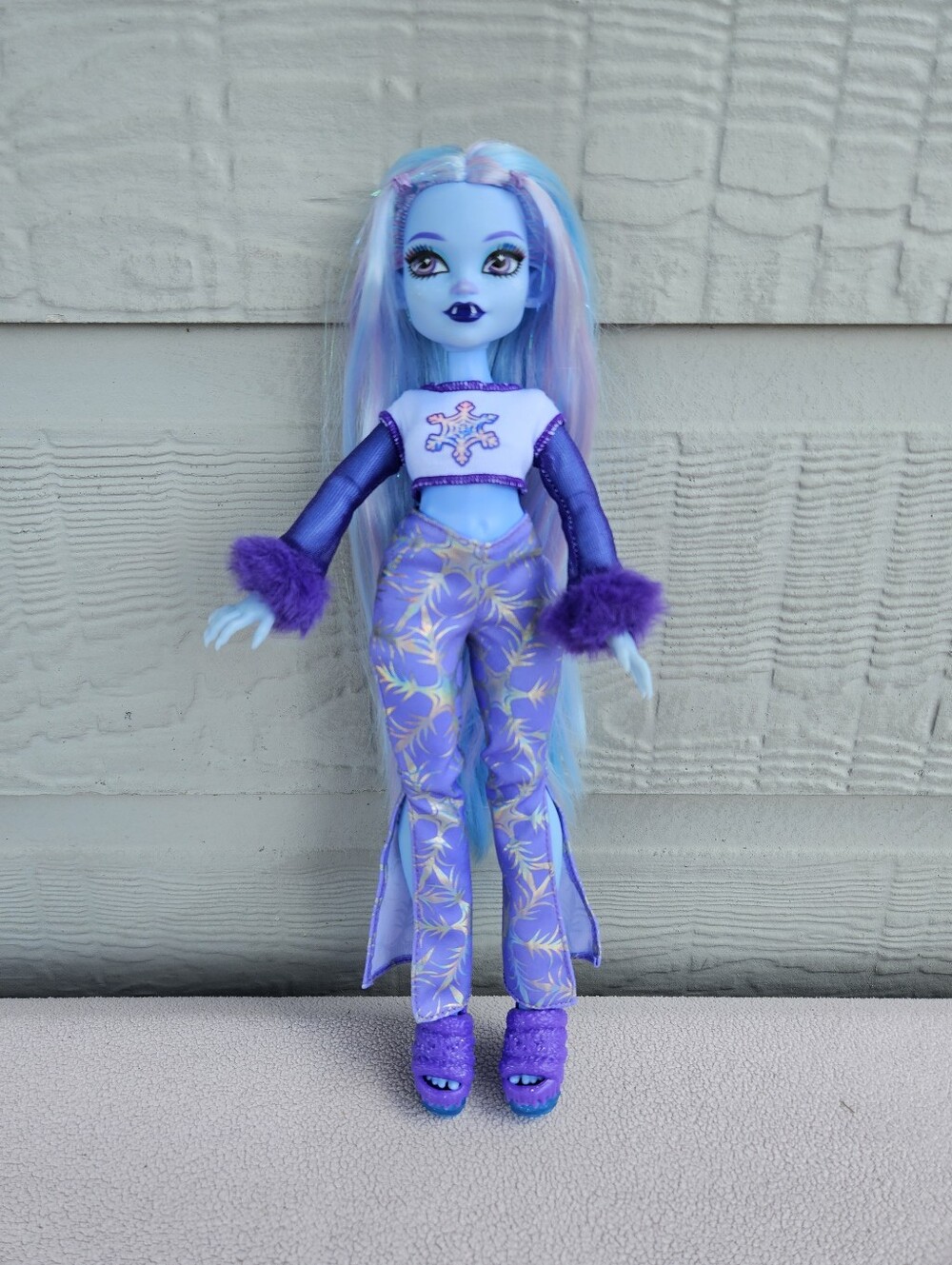 Monster High Abbey Bominable Yeti Fashion Doll Winter Snowflake 2023 Purple